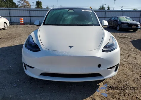 2025 Tesla Model Y z USA, uszkodzony, nr VIN 7SAYGDED9SF239300
